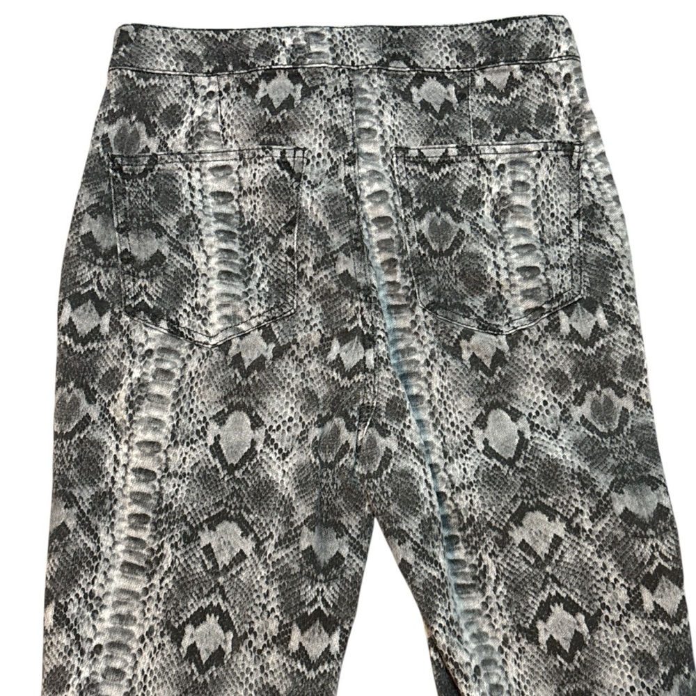 We The Free Just Float On High Rise Flare Jeans Snake Print Sz 28 Like New - Picture 8 of 10